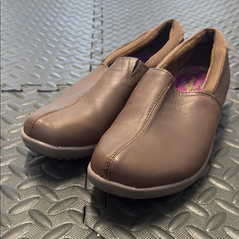 SKECHERS relaxed Fit Women’s Brown Slip-On size 9.5
